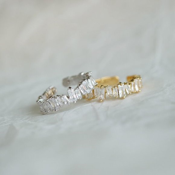 Gold Baguette Adjustable Ring - Picture 4 of 6